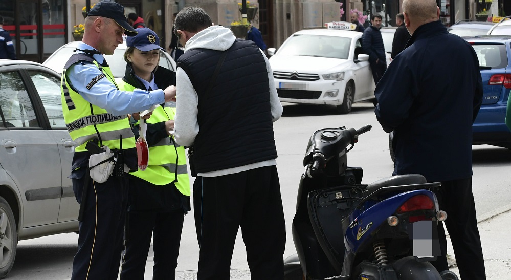 Policija kaznuva motori