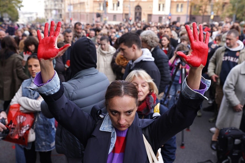 Протести во Белград, се бара одговорност од власта за несреќата во Нови Сад