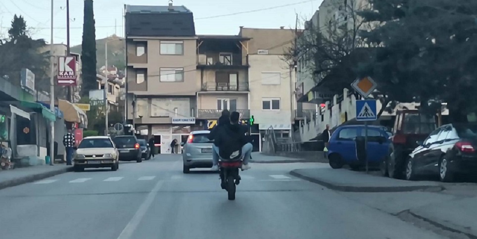 besneenje so motor po veles