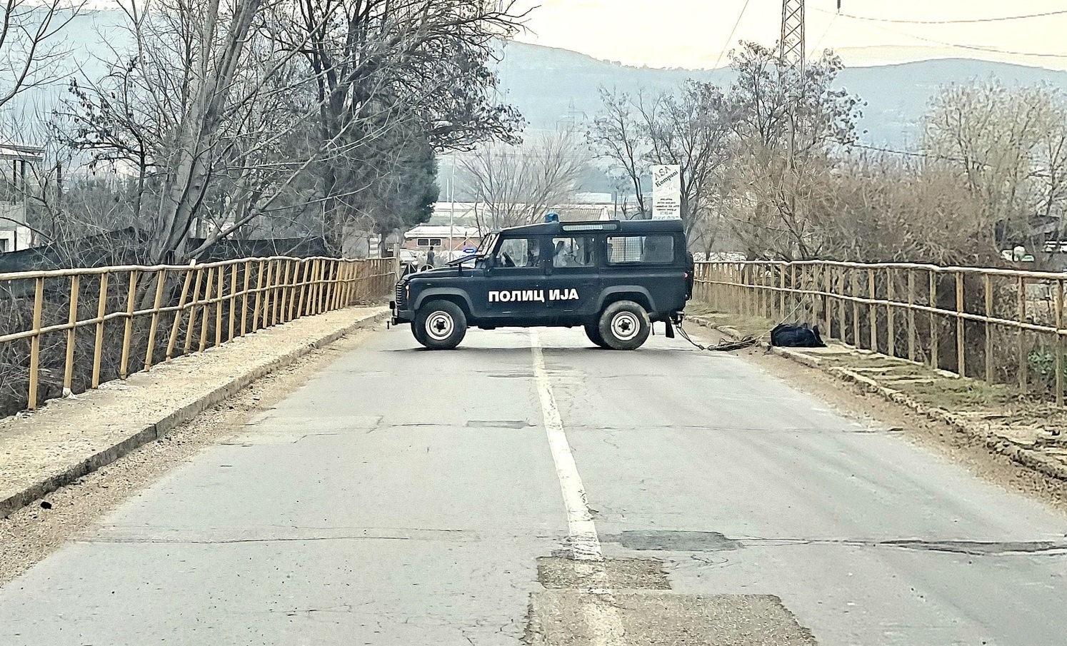 Мостот кај Башино Село пред уривање, затворен за сообраќај и спречена катастрофа