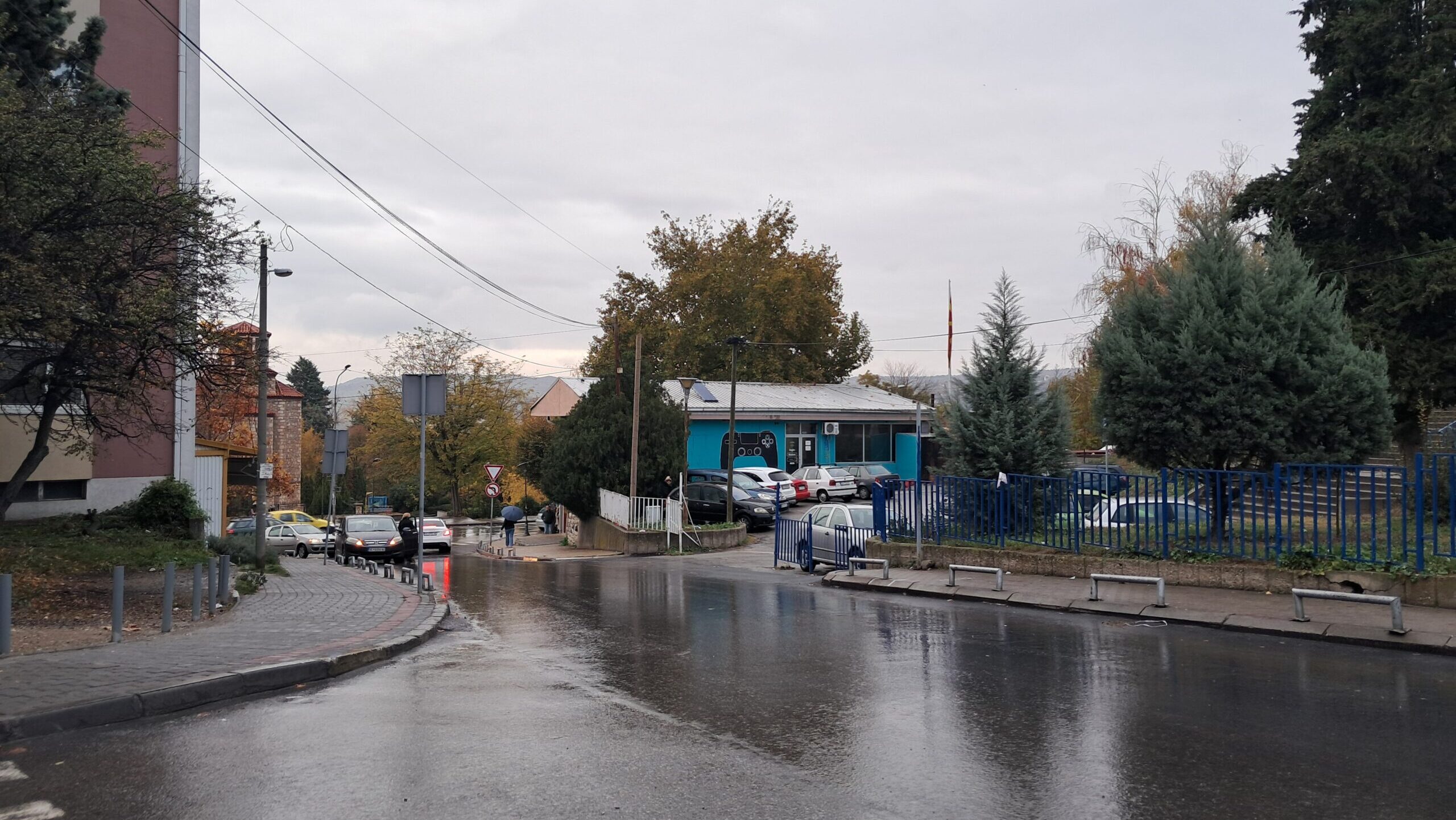 Променливо облачно со повремен дожд