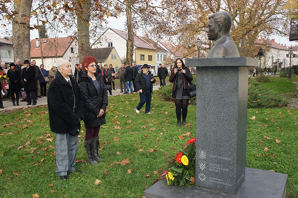 makedonci vo samobor oddavat pocit na Koco Racin