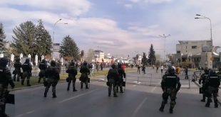 protest monstrum policija