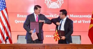 Zaev i Krac potpisuvaat memorandum